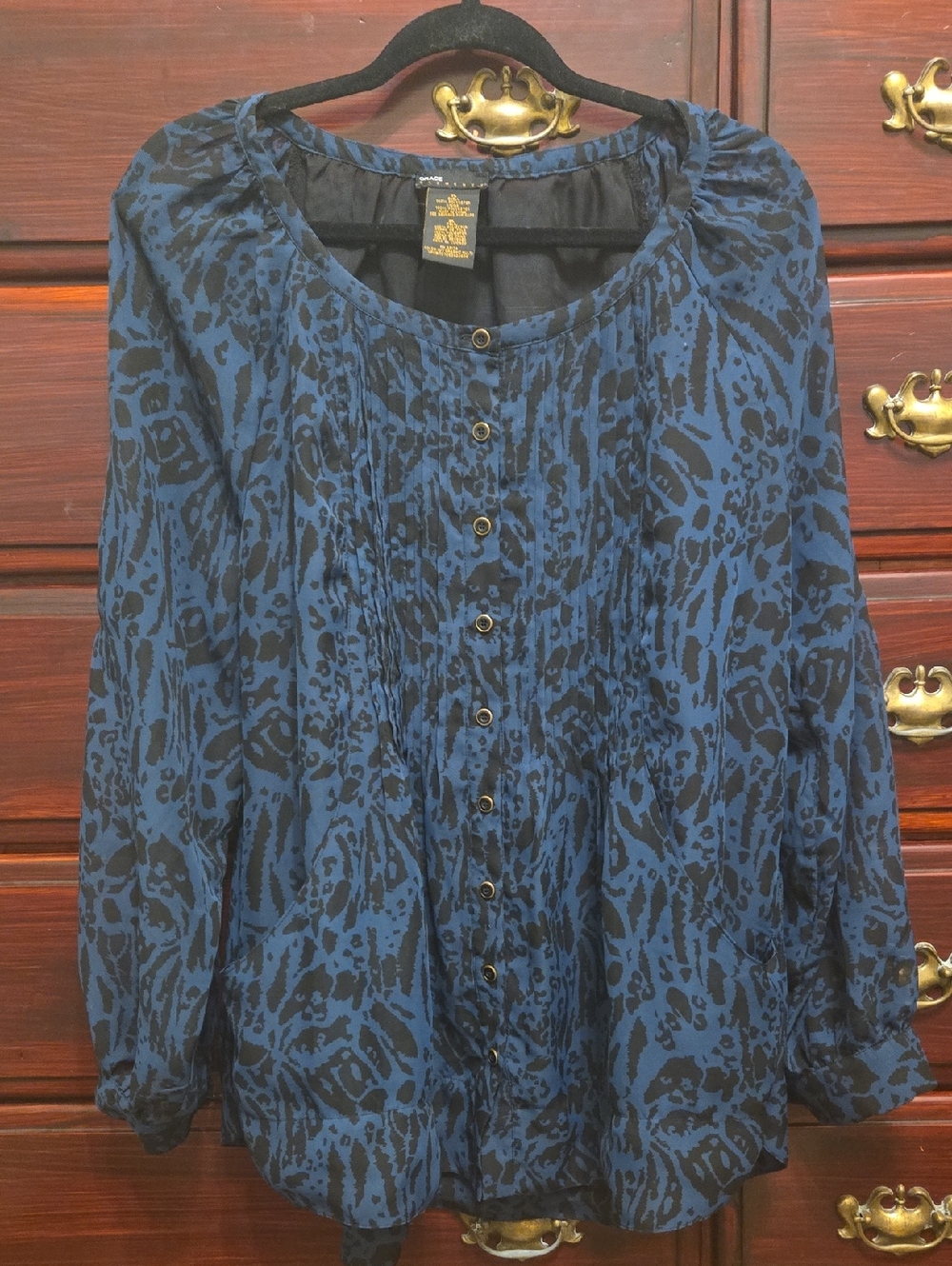 ⛱️Grace Elements Blue & Black Sheer  Animal Print Button Up Blouse W/ Pockets!